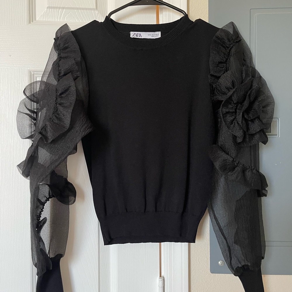 Voluminous sleeve top